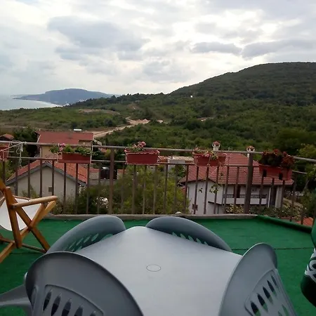 Πανσιόν Sunny Hill Fish Fish
