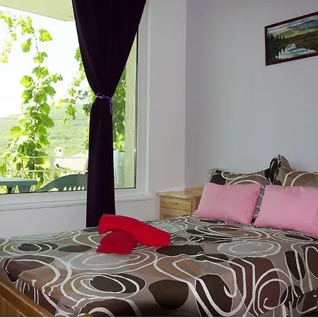 Sunny Hill 3* Fish Fish