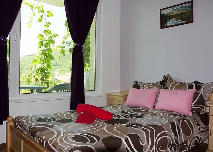 Sunny Hill 3* Fish Fish